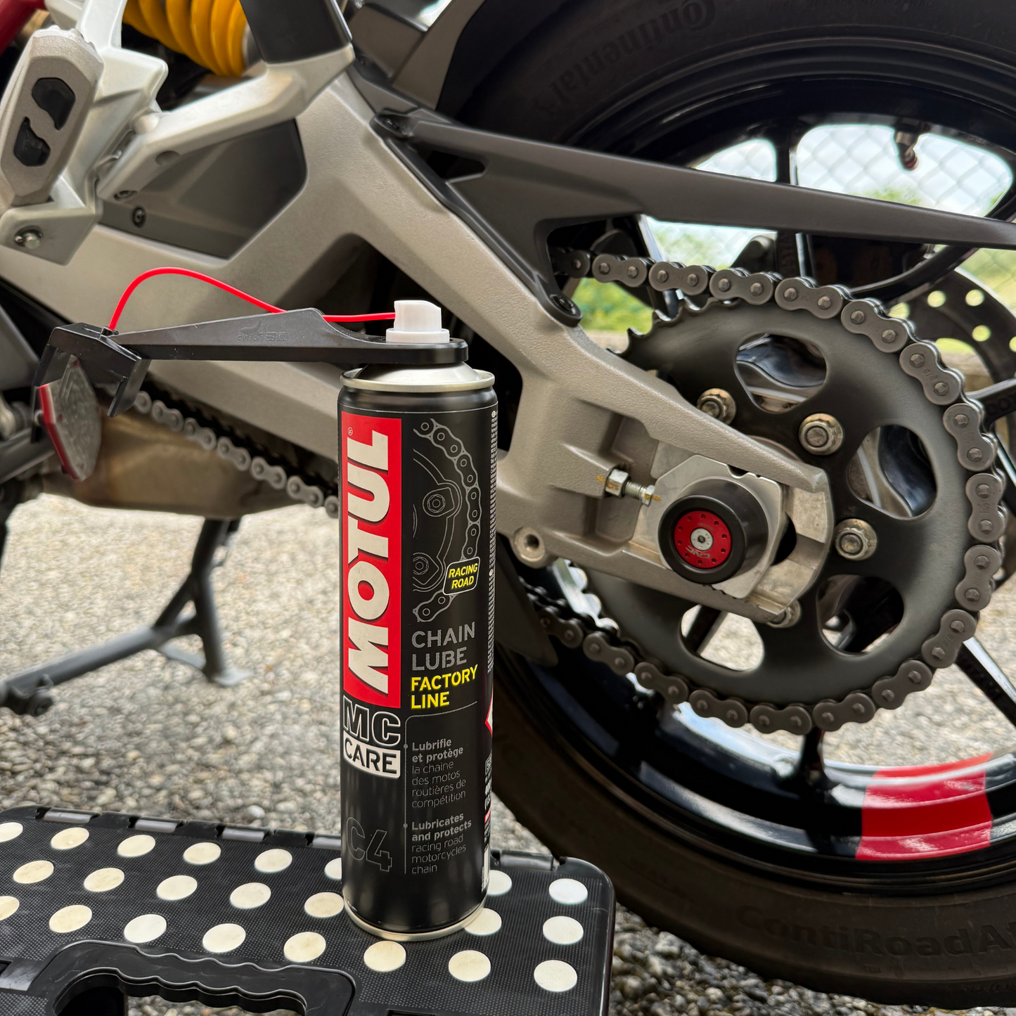 LubriFast™ – L'Innovativo Oliatore per la Catena della Tua Moto