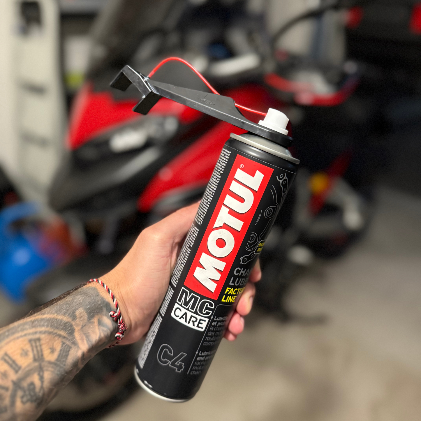 LubriFast™ – L'Innovativo Oliatore per la Catena della Tua Moto
